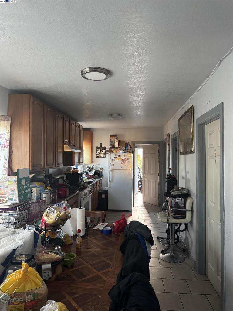 https://media.crmls.org/mediaz/cc42a2ee-ff43-41bd-a575-aeac0e32bed8.jpg?preset=X-Large
