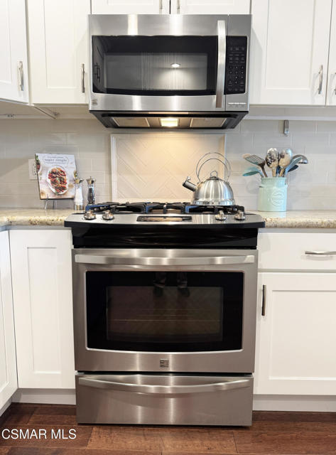 607 Valley Oak Lane, Newbury Park CA: https://media.crmls.org/mediaz/cc43e169-5155-4b25-83d5-00826a6977ac.jpg