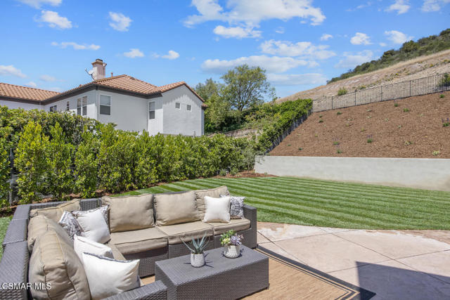 1615 Vista Oaks Way, Westlake Village CA: https://media.crmls.org/mediaz/cc44eb31-3482-456d-8e0b-6360f3b08d60.jpg