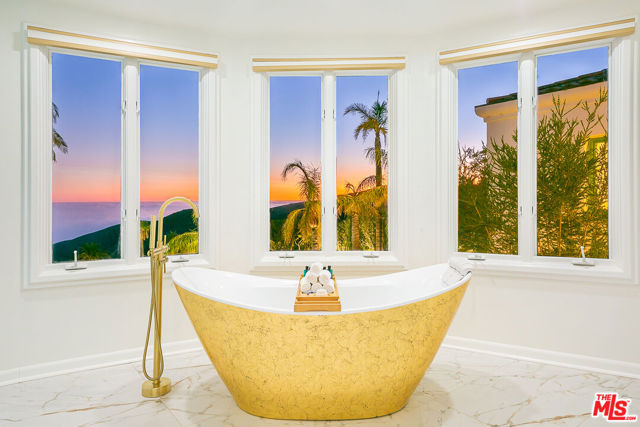 10502 Yellow Hill Road, Malibu CA: https://media.crmls.org/mediaz/cc44f252-06bc-431b-b82f-bab9beb220fe.jpg