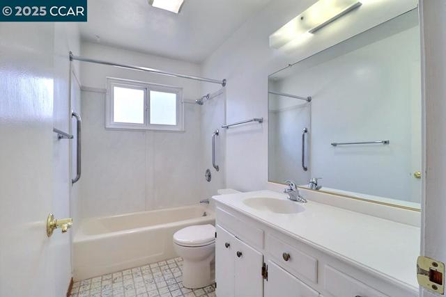 2465 Buena Vista Ave, Walnut Creek CA: https://media.crmls.org/mediaz/cc4518f2-4a71-4316-812b-0e36ee46ed12.jpg