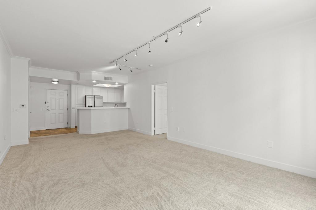 9237 Regents Road - photo 18