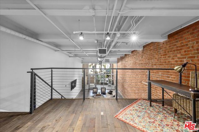 120 S Hewitt Street, Los Angeles CA: https://media.crmls.org/mediaz/cc45fb27-362b-4815-ad6b-e9e19ee4cf48.jpg