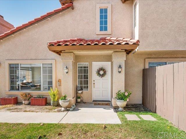 1527 Avenida Rosa, Chula Vista CA: https://media.crmls.org/mediaz/cc465e70-f92b-4cee-9927-be0fe6d18f4c.jpg
