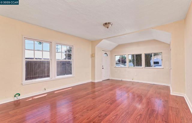 712 Springs Rd, Vallejo CA: https://media.crmls.org/mediaz/cc468db6-8ecb-4ce6-8efa-0d9222a1a5eb.jpg