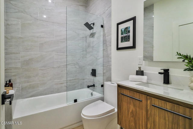 514 W Washington Boulevard, Pasadena CA: https://media.crmls.org/mediaz/cc46bd71-00e8-47ca-b046-33ce1ffb92cd.jpg