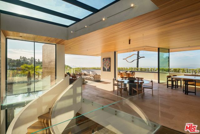 1520 Carla, Beverly Hills CA: https://media.crmls.org/mediaz/cc46c257-7c44-46a9-8762-f967df32228f.jpg