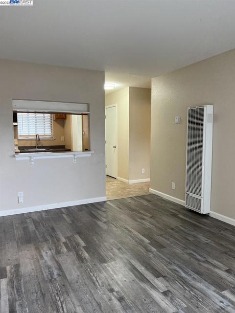 36976 Mulberry St, Newark CA: https://media.crmls.org/mediaz/cc46c37a-3f87-410b-9198-cea6f5de653b.jpg