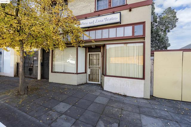 2257 MACARTHUR BLVD., Oakland CA: https://media.crmls.org/mediaz/cc46d8ea-0cc7-4c42-b406-7e62ef57579e.jpg