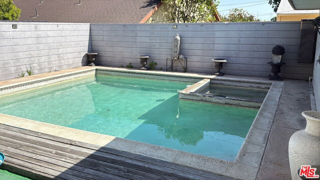 180 E Pepper Drive, Long Beach CA: https://media.crmls.org/mediaz/cc47120b-61f3-4f51-9948-0bddf81cffaf.jpg
