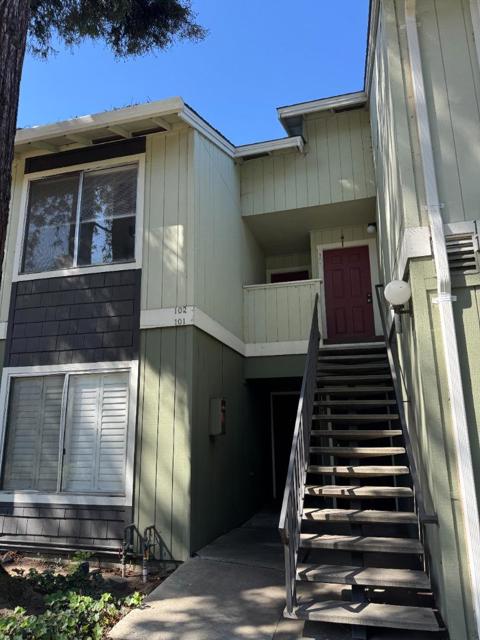 2591 Easton Way, San Jose CA: https://media.crmls.org/mediaz/cc47323f-616a-4004-b025-0f82c676c81c.jpg