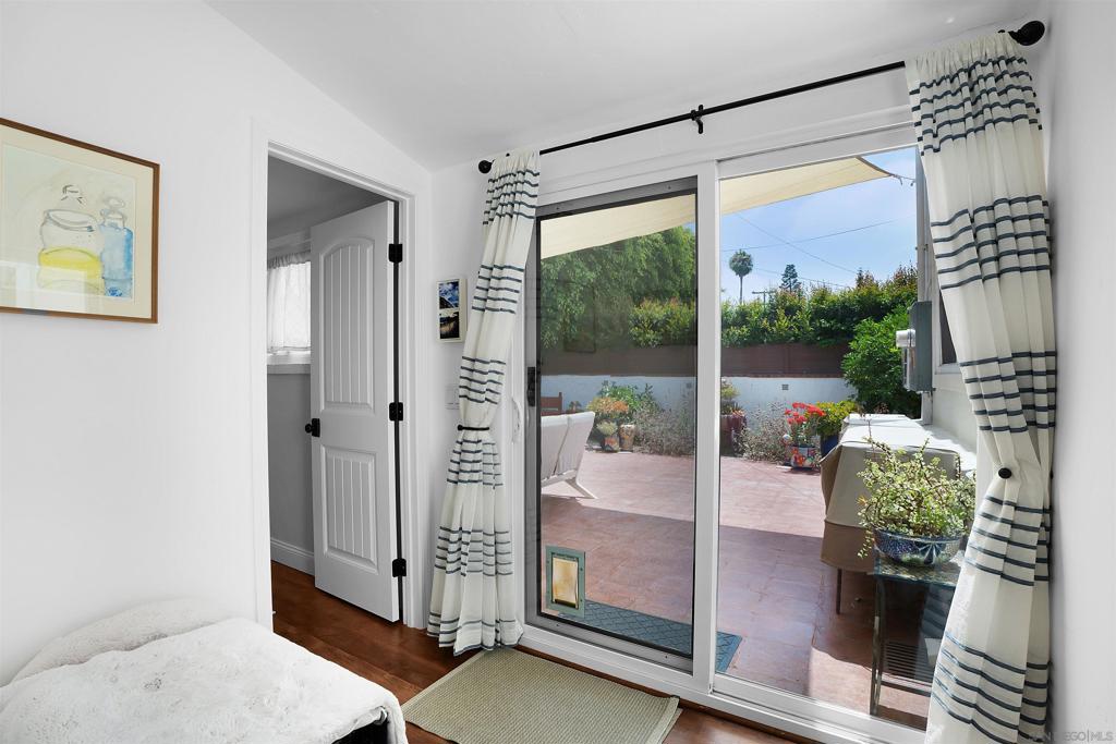 MLS #250035692SD img 22