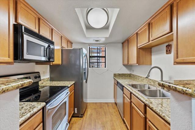 12059 Alta Carmel Ct, San Diego CA: https://media.crmls.org/mediaz/cc47c6ed-fe1b-45dc-bec6-99f4a934a314.jpg