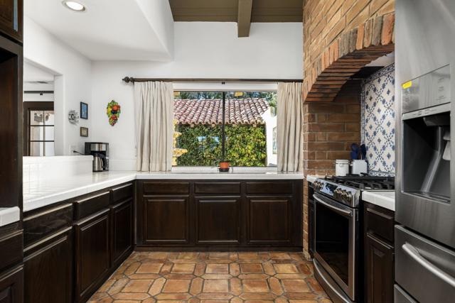 49470 Avila Drive, La Quinta CA: https://media.crmls.org/mediaz/cc4807fe-9df6-49f9-93ad-3316170d0432.jpg
