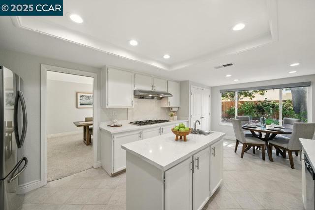 29 Blue Haven Ct, Danville CA: https://media.crmls.org/mediaz/cc48376b-bcd7-4e31-9dbe-1119271e7327.jpg