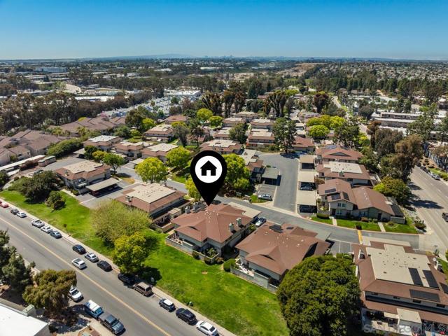 10155 Caminito Volar, San Diego CA: https://media.crmls.org/mediaz/cc495462-4c2f-4b50-8729-15770d6fc772.jpg