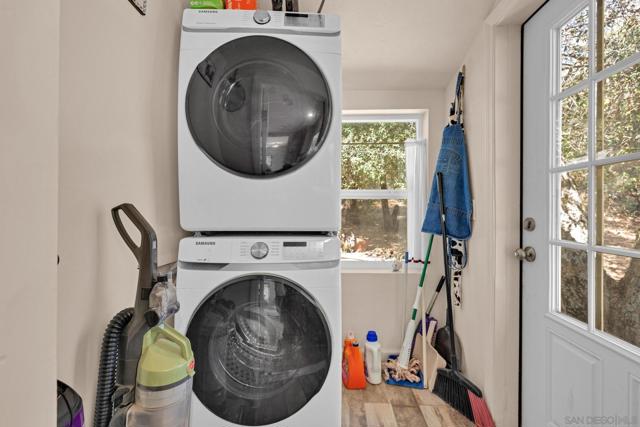 3221 Dolores Dr, Julian CA: https://media.crmls.org/mediaz/cc496120-2afe-4bd8-9ebd-a92b339d87d9.jpg