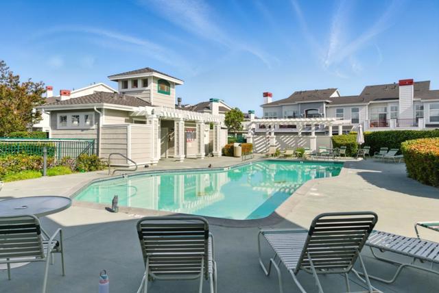 583 Shoal Circle,  CA: https://media.crmls.org/mediaz/cc49ca10-ce49-4a15-ac7d-8b0f842aec9a.jpg