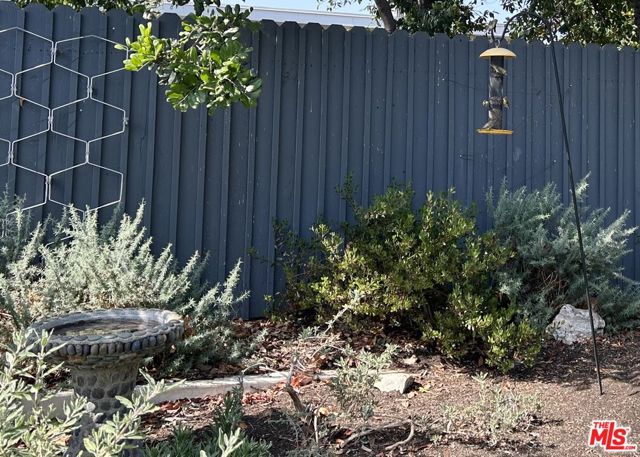 9342 Debra Avenue, North Hills CA: https://media.crmls.org/mediaz/cc49ece6-1c0e-4f35-b320-61d89defd256.jpg