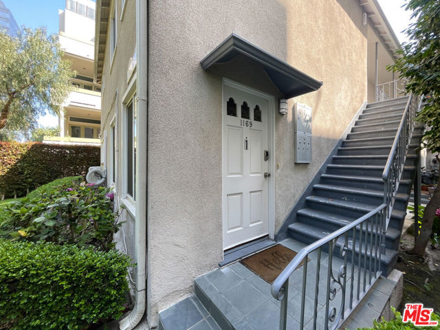 1169 Amherst Avenue, Los Angeles CA: https://media.crmls.org/mediaz/cc4a046c-8d12-40ac-aea1-9b207477f896.jpg