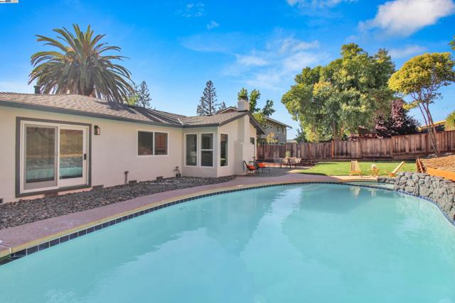 3613 perada dr, Walnut Creek CA: https://media.crmls.org/mediaz/cc4a804a-0c35-4264-8c4e-ca2924338ffd.jpg