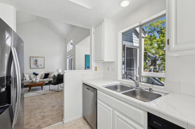 820 Boardwalk Place, Redwood City CA: https://media.crmls.org/mediaz/cc4acc84-4797-42ce-93b7-e93595416c44.jpg