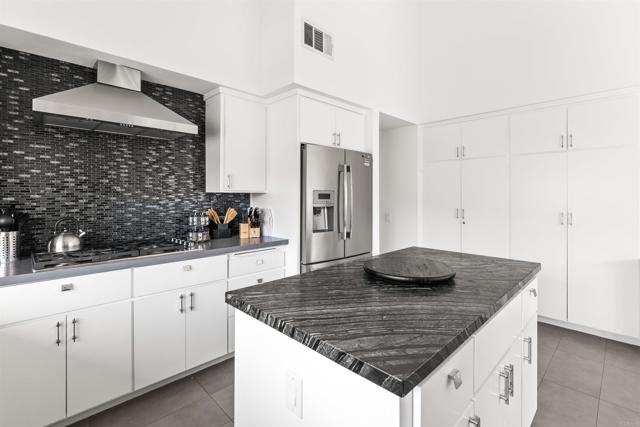 54877 Inverness Way, La Quinta CA: https://media.crmls.org/mediaz/cc4b4f3d-bfbd-4d85-bd65-7f5bf8e8a5df.jpg