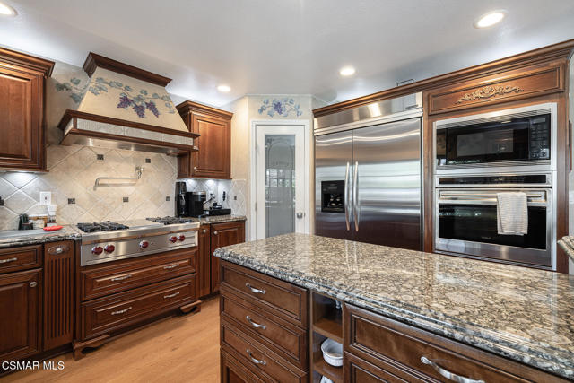 411 Blackhawk Drive, Newbury Park CA: https://media.crmls.org/mediaz/cc4b6a27-2f07-46a1-8901-798ca4355a4c.jpg