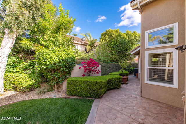 48 Golden Glen Drive, Simi Valley CA: https://media.crmls.org/mediaz/cc4ba25c-b4ce-494e-9593-142f6a83570d.jpg