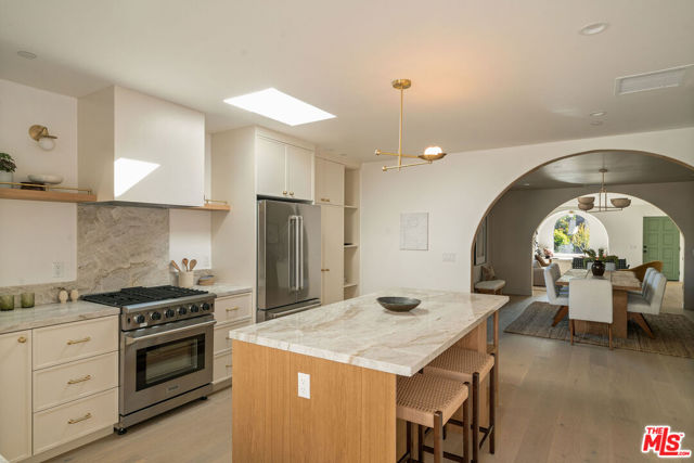 3923 Revere Avenue, Los Angeles CA: https://media.crmls.org/mediaz/cc4bb236-48ee-40e9-b08e-3cf626055281.jpg