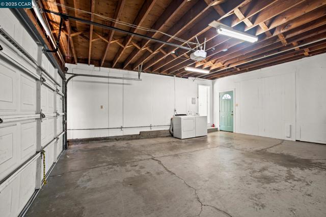 989 Parkside Dr, Richmond CA: https://media.crmls.org/mediaz/cc4bc3e7-fd33-42d8-9056-3a2da87b5148.jpg