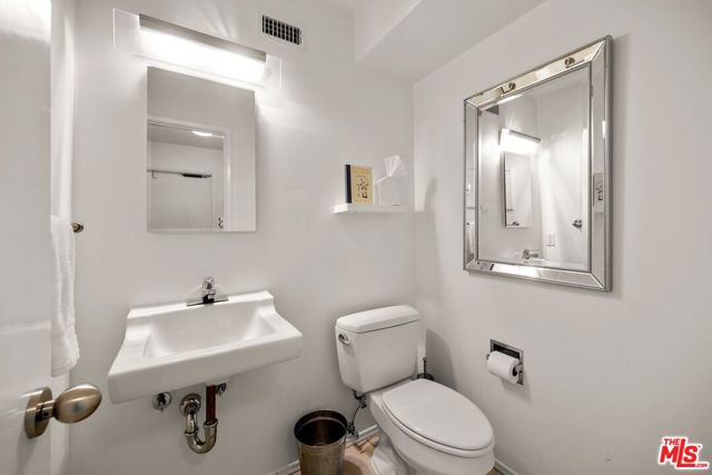 2318 Cheryl Place, Los Angeles CA: https://media.crmls.org/mediaz/cc4bc700-df5a-4854-a30e-5e2a622cd406.jpg