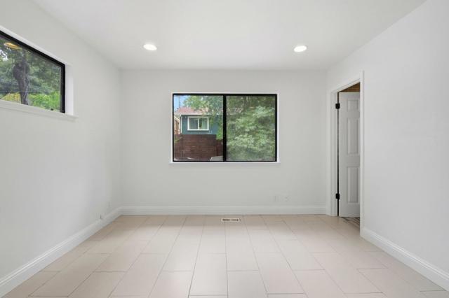 21564 Mary Alice Way, Los Gatos CA: https://media.crmls.org/mediaz/cc4c5991-6417-402c-910e-792aa49a430b.jpg