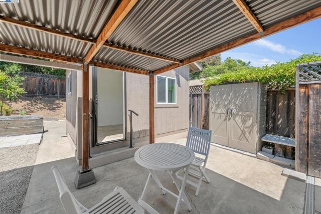 14886 Wake Ave, San Leandro CA: https://media.crmls.org/mediaz/cc4c8935-70a8-4df1-921f-602a0a405fcc.jpg