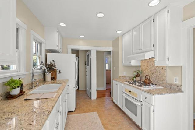 211 2nd Avenue, Santa Cruz CA: https://media.crmls.org/mediaz/cc4c8980-f5a1-4af1-afcd-9cd4251ae109.jpg