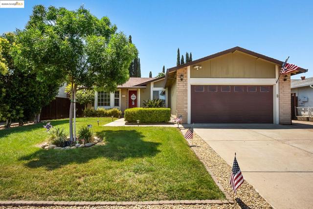 53 Zinfandel Ct, Oakley CA: https://media.crmls.org/mediaz/cc4c99e0-2a5e-4caa-bdb5-714d4a1756ed.jpg