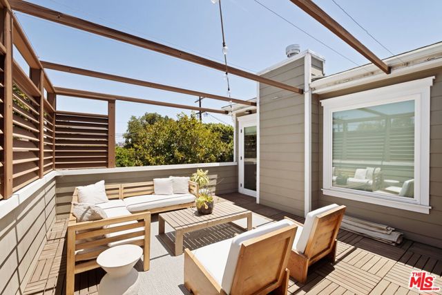2468 Wellesley Avenue, Los Angeles CA: https://media.crmls.org/mediaz/cc4d4fe3-b78f-4922-a57c-837c40670e55.jpg