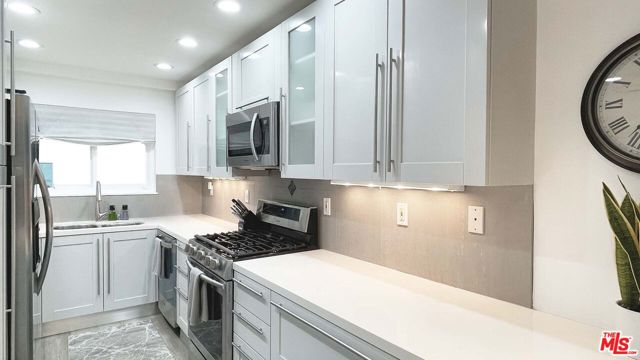 1443 25th Street, Santa Monica CA: https://media.crmls.org/mediaz/cc4d7475-46e8-4295-bd1f-bd83ac5a60d4.jpg