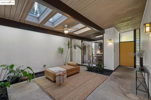 4020 Salem ST, Concord CA: https://media.crmls.org/mediaz/cc4f8918-a781-4bdc-8821-0cf3d997fdef.jpg