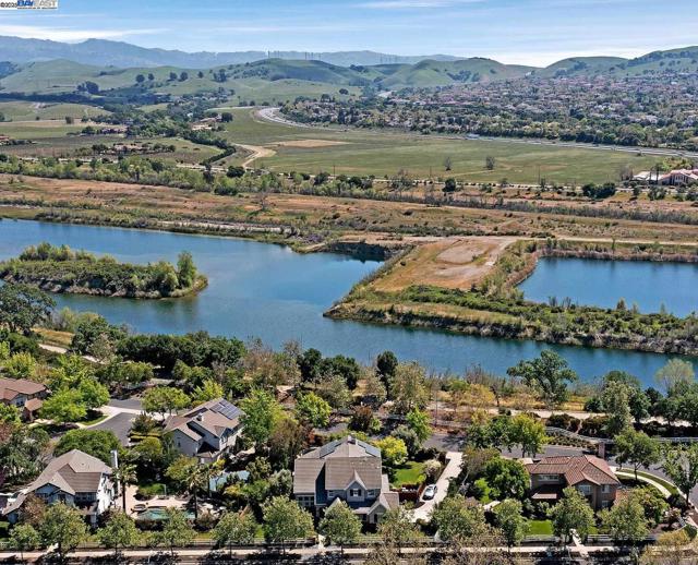 259 Alden Ln, Livermore CA: https://media.crmls.org/mediaz/cc4fa1a4-627d-47ab-aced-d076adc44212.jpg