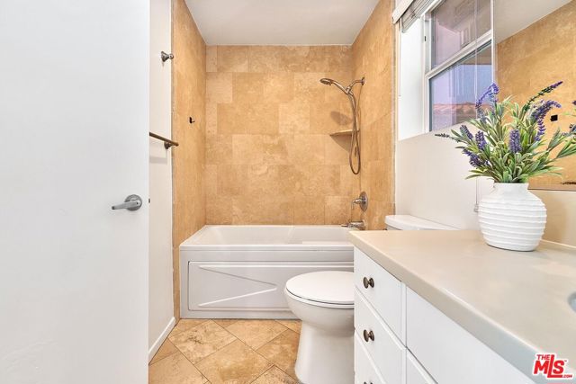 906 S Serrano Avenue, Los Angeles CA: https://media.crmls.org/mediaz/cc507e6a-5d79-4203-9712-1b4e1044e5a4.jpg