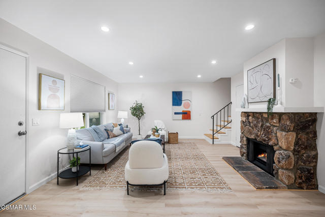 577 Spring Road, Moorpark CA: https://media.crmls.org/mediaz/cc513f88-8004-458e-b254-435155c6f07e.jpg