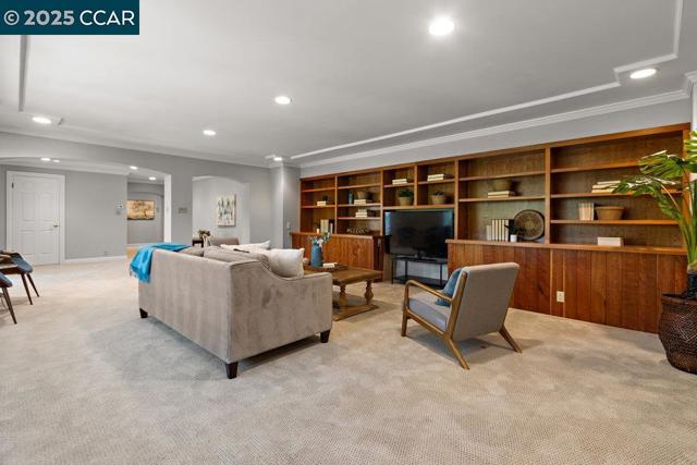 3949 Canyon Rd, Lafayette CA: https://media.crmls.org/mediaz/cc5150e4-7740-4681-98dc-744dbdf17025.jpg