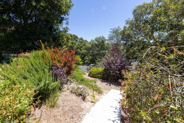 19060 Oak Heights Drive, Salinas CA: https://media.crmls.org/mediaz/cc5180c9-fb62-405e-ad0f-e0f188998234.jpg