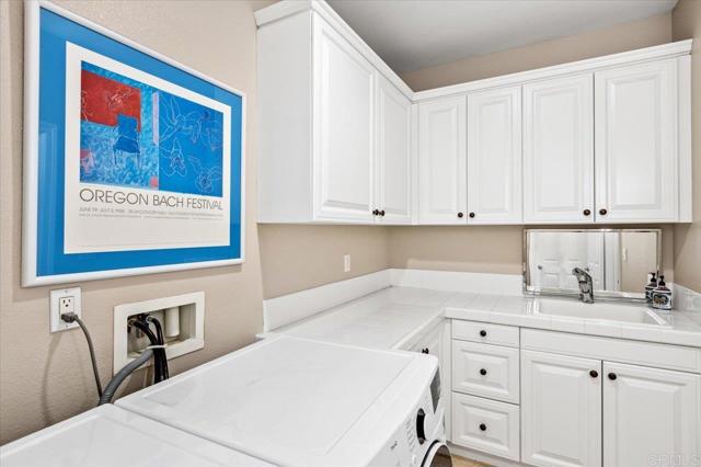 31662 Orange Blossom Ct, Valley Center CA: https://media.crmls.org/mediaz/cc51fce8-24e3-49f3-8546-cb49312bfbb1.jpg