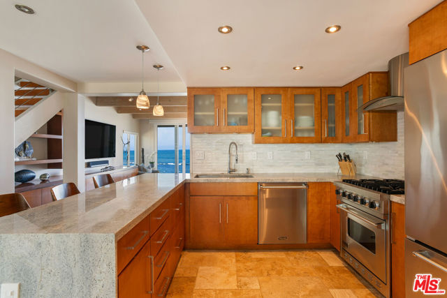 11770 Pacific Coast Highway, Malibu CA: https://media.crmls.org/mediaz/cc527d46-97a8-4256-adb4-47fc7c1f3015.jpg