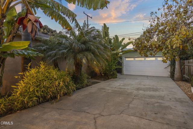 1727 San Nicholas Street, Ventura CA: https://media.crmls.org/mediaz/cc531cec-e06f-4ce4-8134-9133978dae99.jpg