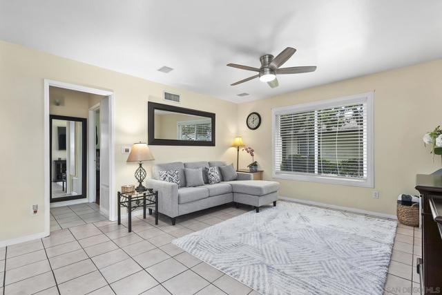 9952 N Magnolia Ave, Santee CA: https://media.crmls.org/mediaz/cc532eab-33c4-4abf-857a-89cdbad86a37.jpg
