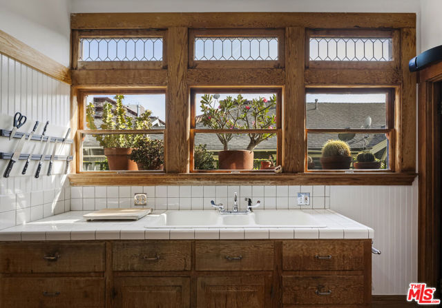 2102 W 24th Street, Los Angeles CA: https://media.crmls.org/mediaz/cc537bd3-1828-4ac1-b668-49f8929c54dc.jpg
