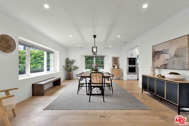 602 S Lucerne Boulevard, Los Angeles CA: https://media.crmls.org/mediaz/cc54e4f3-9e65-4709-a6c0-90bce42ee02a.jpg